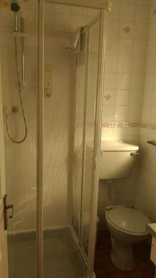 Отели типа «постель и завтрак» Conn Oriel B&B Трали Стандартный двухместный номер с 2 отдельными кроватями-4